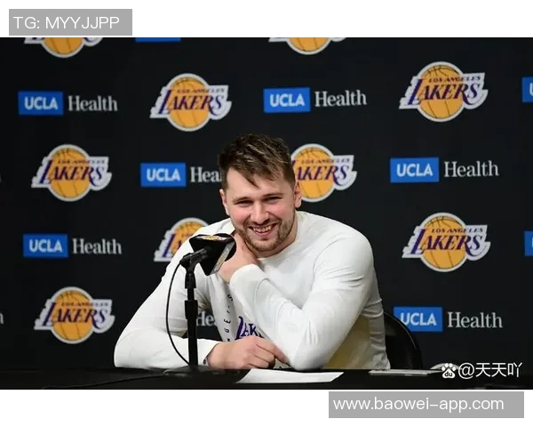 东契奇带领球队团建活动雷迪克表示积极反馈不断涌现