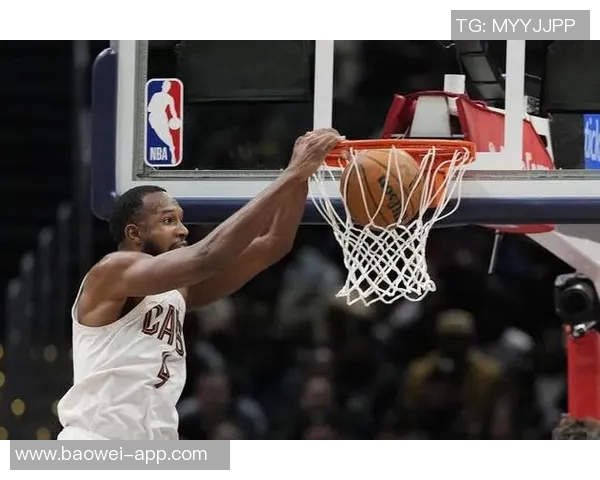 小莫布里首秀表现亮眼18分钟内贡献12分6板2助助力球队胜利