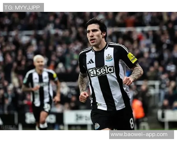 纽卡斯尔领先进球托纳利禁区外射门意外折射助攻成功