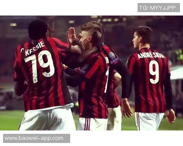 米兰同城德比胜利后球员们在餐厅欢庆继续热烈庆祝