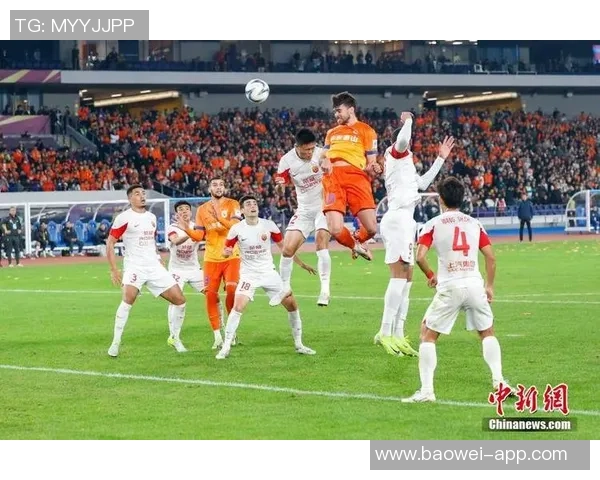 上海市足协热烈祝贺海港队在上海足球史上创造辉煌成就的壮丽篇章