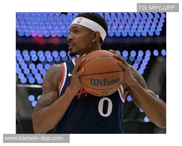 快船官方确认比尔因背部不适明日对阵开拓者出战存疑