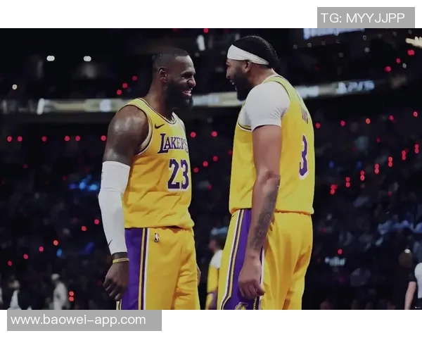 詹姆斯湖人时期签名NBA球星卡即将发售引发球迷热潮