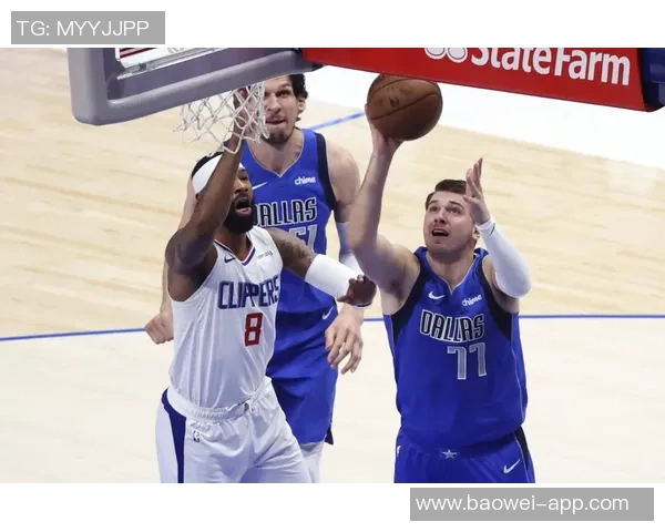 小卡表现起伏不定17投9中斩获22分8篮板6助攻三分球全失落空