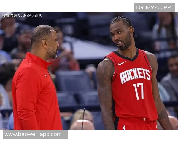 乌度卡谈狄龙开场表现称其侵略性十足强调团队合作是胜利关键 乌度卡谈狄龙开场表现称其侵略性十足强调团队合作是胜利关键