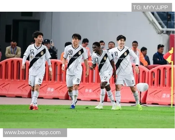 栾毅谈球队团结精神在逆境中拼搏取得宝贵一分的艰辛历程 栾毅谈球队团结精神在逆境中拼搏取得宝贵一分的艰辛历程